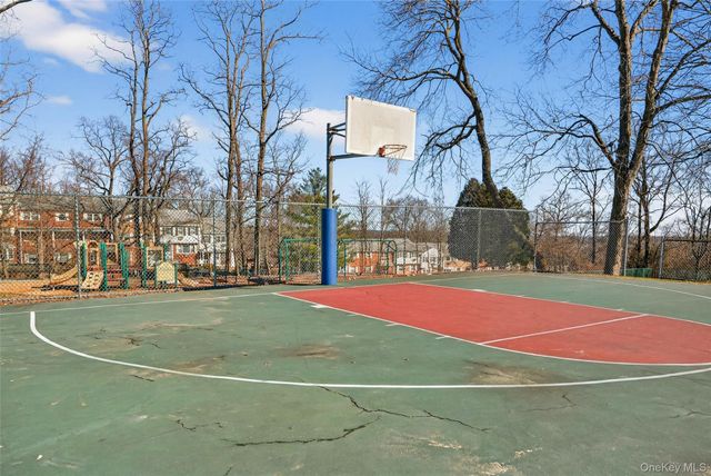 2 Wyndover Woods Lane 16, White Plains, NY 10603