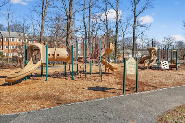 2 Wyndover Woods Lane 16, White Plains, NY 10603