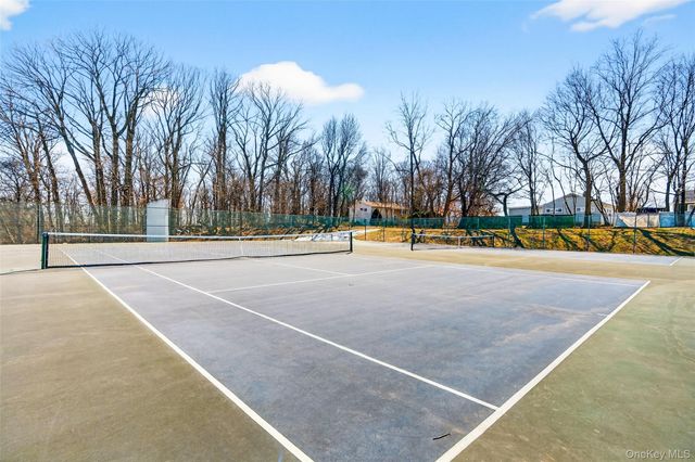 2 Wyndover Woods Lane 16, White Plains, NY 10603