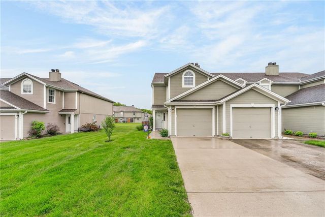 5637 NW Sunrise Meadow Circle, Lee's Summit, MO 64064