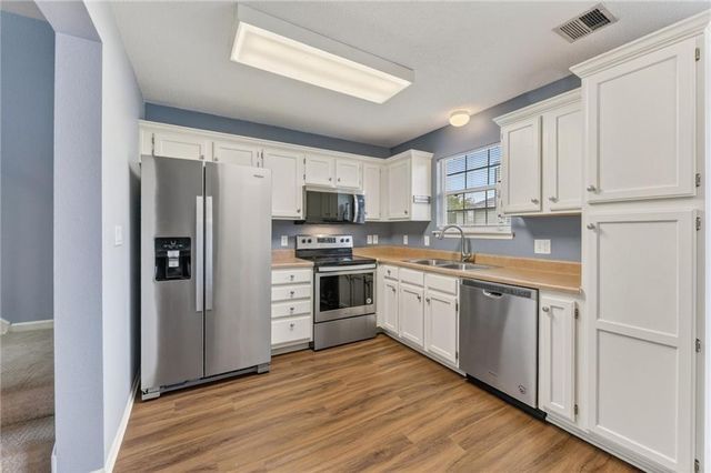 5637 NW Sunrise Meadow Circle, Lee's Summit, MO 64064