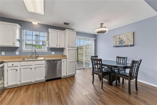 5637 NW Sunrise Meadow Circle, Lee's Summit, MO 64064