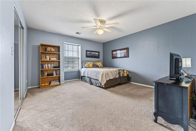 5637 NW Sunrise Meadow Circle, Lee's Summit, MO 64064