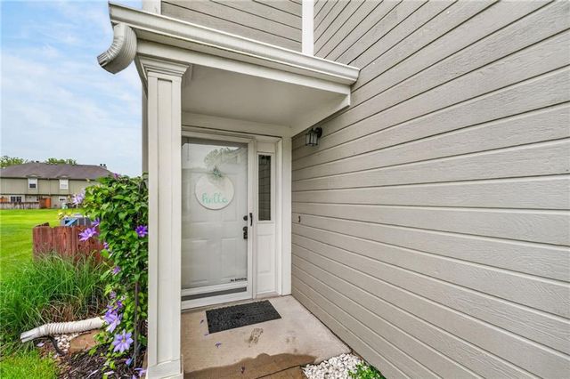 5637 NW Sunrise Meadow Circle, Lee's Summit, MO 64064