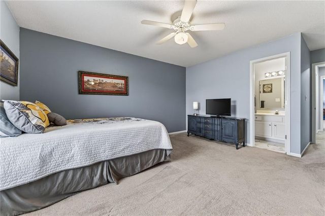 5637 NW Sunrise Meadow Circle, Lee's Summit, MO 64064