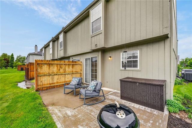 5637 NW Sunrise Meadow Circle, Lee's Summit, MO 64064