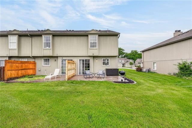 5637 NW Sunrise Meadow Circle, Lee's Summit, MO 64064