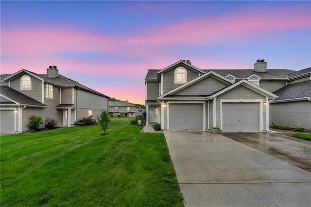 5637 NW Sunrise Meadow Circle, Lee's Summit, MO 64064