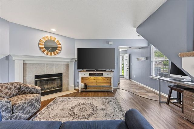 5637 NW Sunrise Meadow Circle, Lee's Summit, MO 64064
