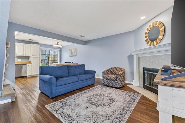 5637 NW Sunrise Meadow Circle, Lee's Summit, MO 64064