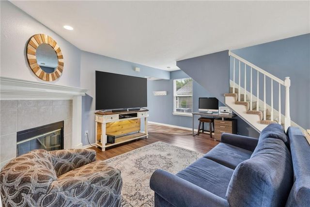 5637 NW Sunrise Meadow Circle, Lee's Summit, MO 64064