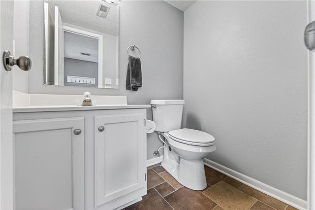 5637 NW Sunrise Meadow Circle, Lee's Summit, MO 64064