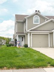 5637 NW Sunrise Meadow Circle, Lee's Summit, MO 64064
