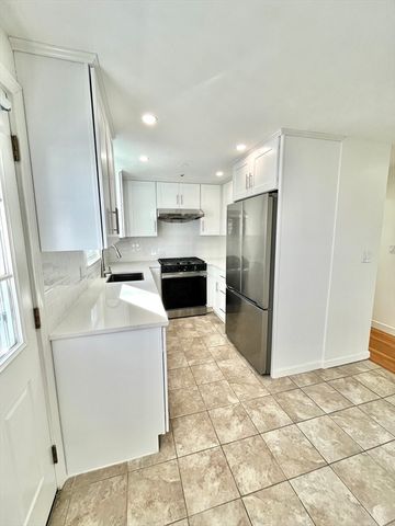 154 N Central Ave, Quincy, MA 02170