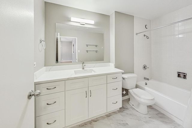 211 E Ohio Street 508, Chicago, IL 60611