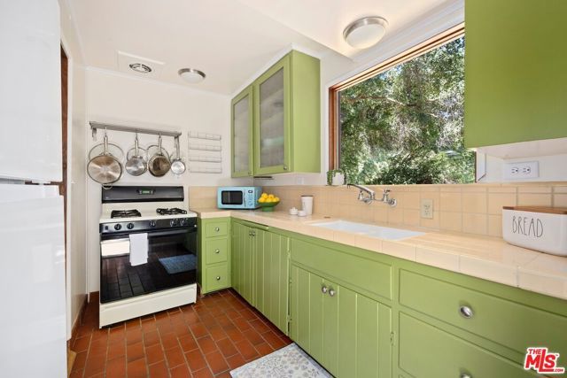 10423 Scenario Lane, Los Angeles, CA 90077
