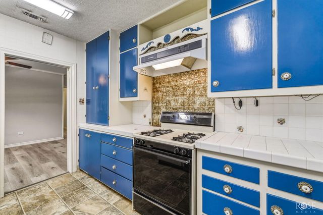 2104 W Avenue J, San Angelo, TX 76901