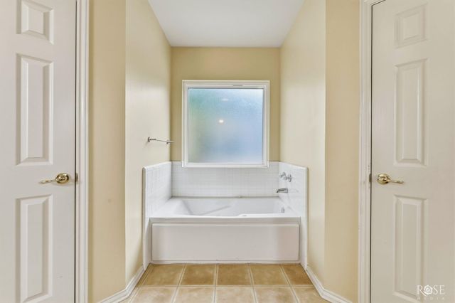 2104 W Avenue J, San Angelo, TX 76901