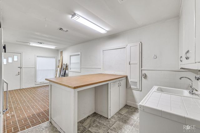 2104 W Avenue J, San Angelo, TX 76901