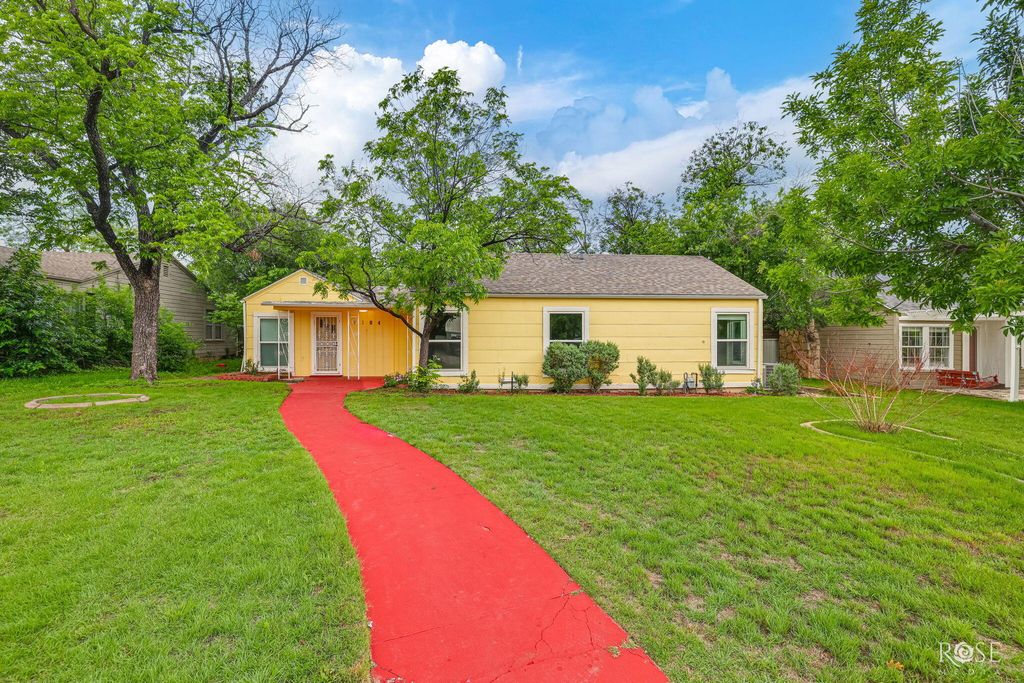 Image 1 of property listing at 2104 W Avenue J, San Angelo, TX 76901