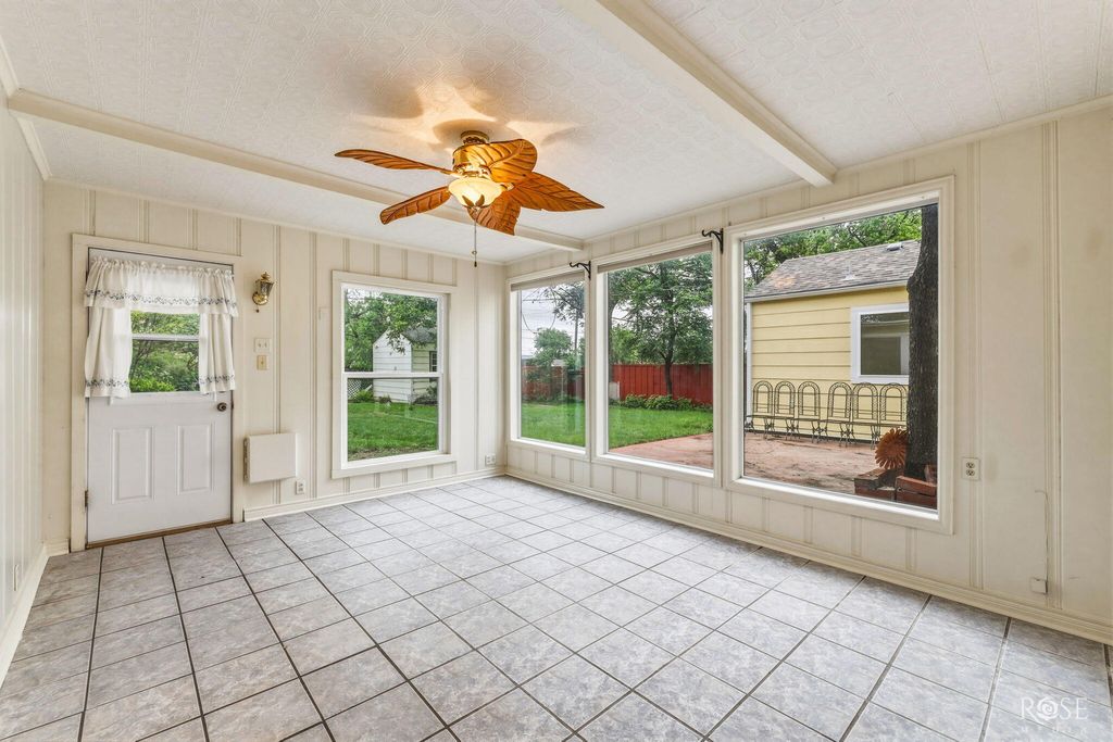 Image 16 of property listing at 2104 W Avenue J, San Angelo, TX 76901