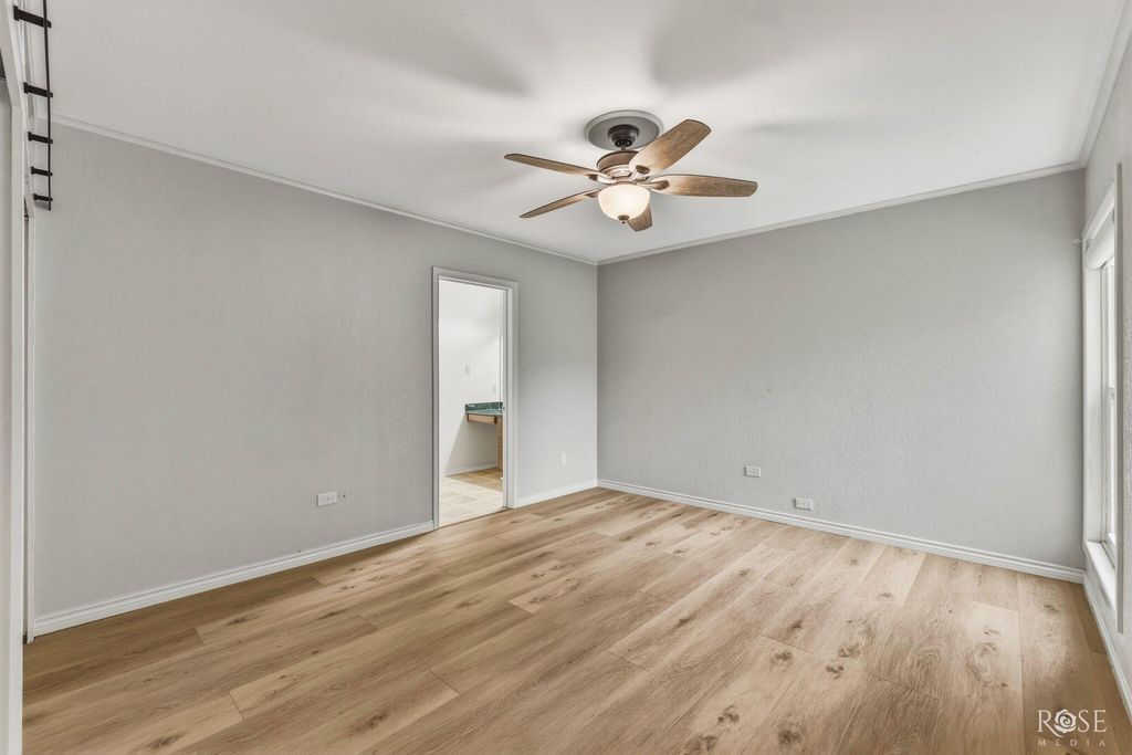 Image 18 of property listing at 2104 W Avenue J, San Angelo, TX 76901