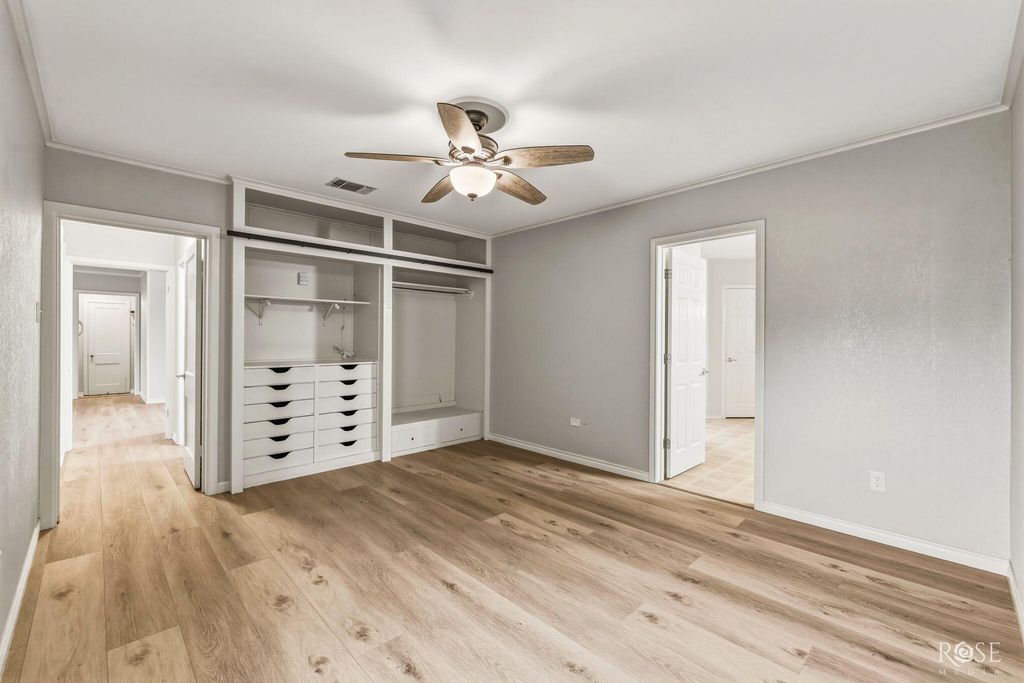 Image 19 of property listing at 2104 W Avenue J, San Angelo, TX 76901