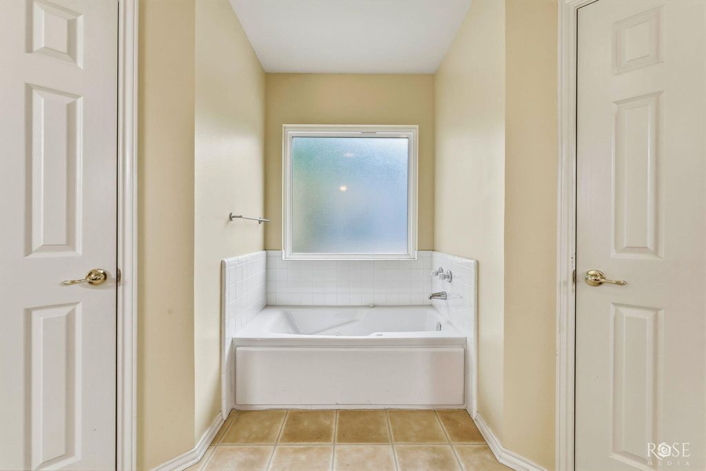 Image 22 of property listing at 2104 W Avenue J, San Angelo, TX 76901