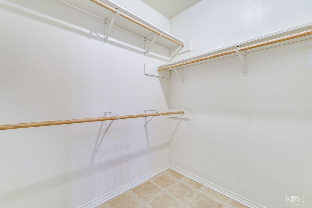 Image 23 of property listing at 2104 W Avenue J, San Angelo, TX 76901