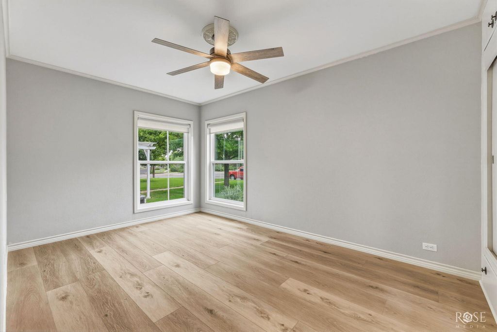 Image 25 of property listing at 2104 W Avenue J, San Angelo, TX 76901