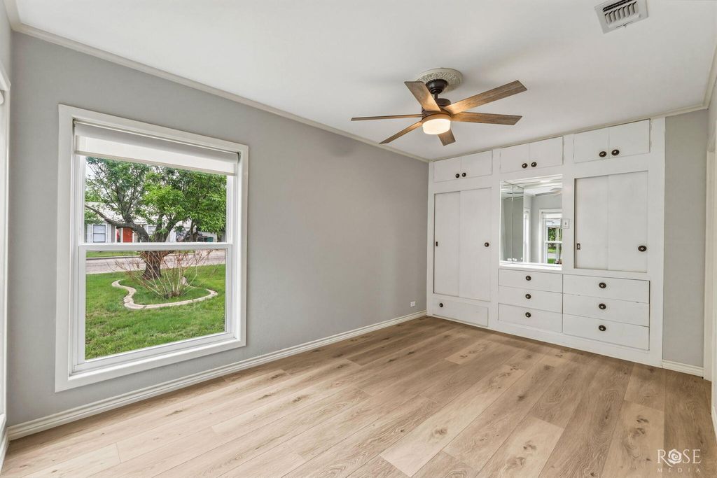 Image 26 of property listing at 2104 W Avenue J, San Angelo, TX 76901