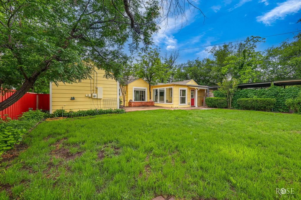 Image 36 of property listing at 2104 W Avenue J, San Angelo, TX 76901