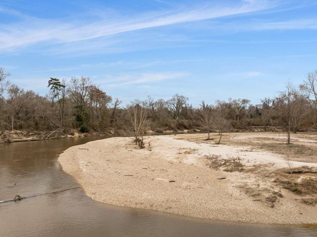 161 Ryner Rd., Hattiesburg, MS 39402