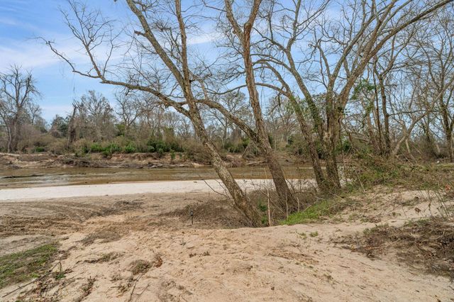 161 Ryner Rd., Hattiesburg, MS 39402