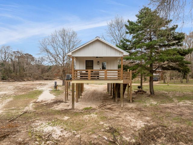 161 Ryner Rd., Hattiesburg, MS 39402