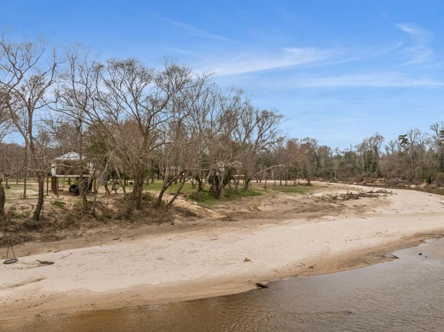 161 Ryner Rd., Hattiesburg, MS 39402