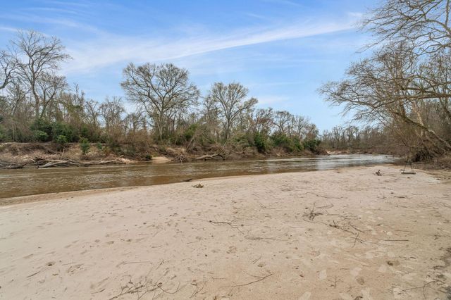 161 Ryner Rd., Hattiesburg, MS 39402