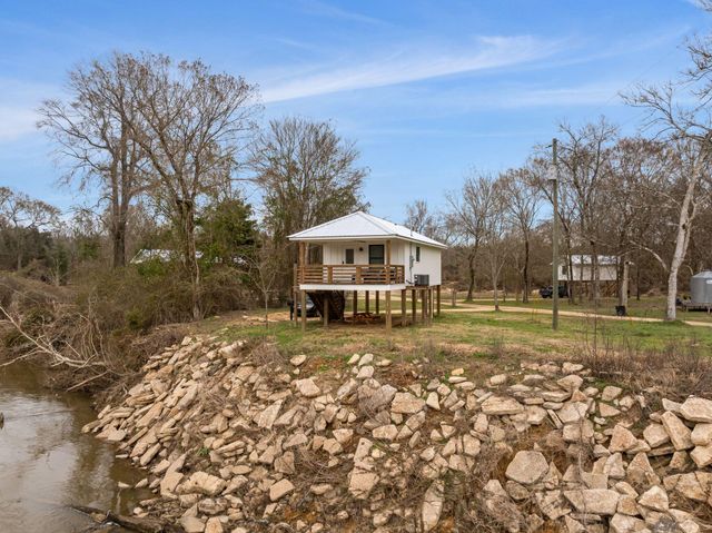 161 Ryner Rd., Hattiesburg, MS 39402