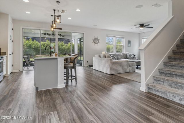 1977 AMBERLY Drive, Middleburg, FL 32068