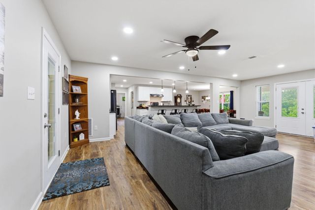 203 Mallard Point Drive, Georgetown, KY 40324