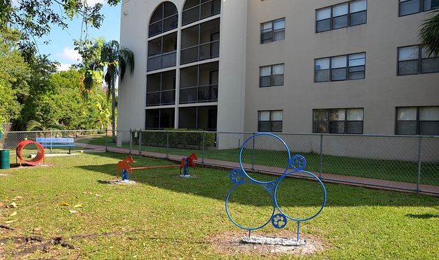 17350 NW 68th Avenue 400-403, Hialeah, FL 33015