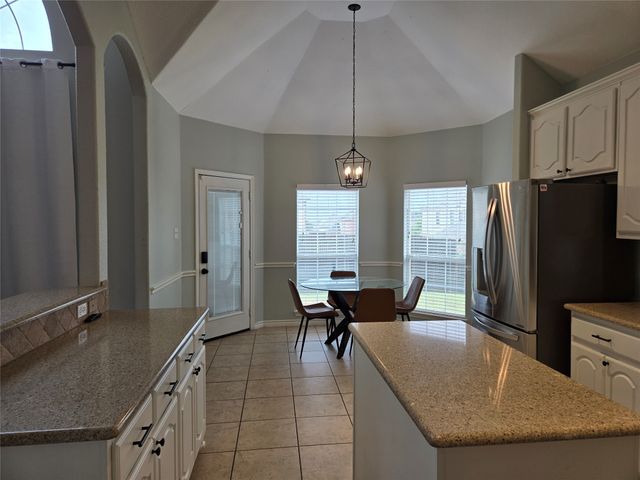 1355 Meadowview Drive, Kennedale, TX 76060