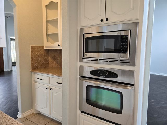 1355 Meadowview Drive, Kennedale, TX 76060