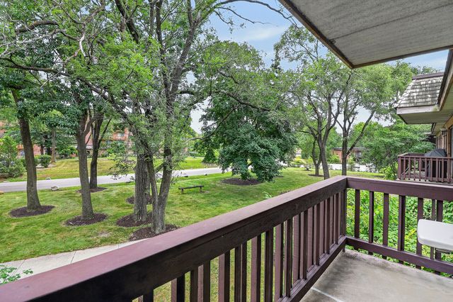 8020 Woodglen Lane 202, Downers Grove, IL 60516