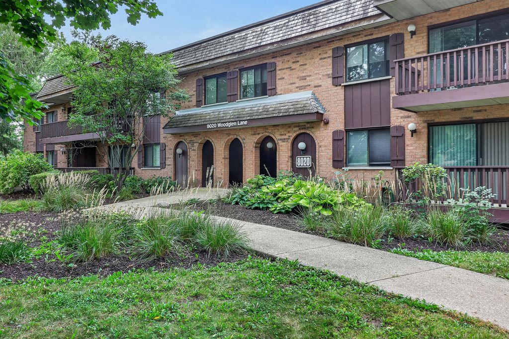8020 Woodglen Lane 202, Downers Grove, IL 60516