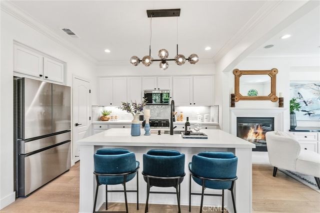 100 Alhambra, Irvine, CA 92620