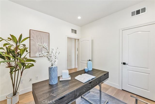 100 Alhambra, Irvine, CA 92620