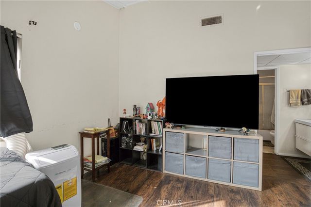 7300 Lennox J5, Van Nuys, CA 91405