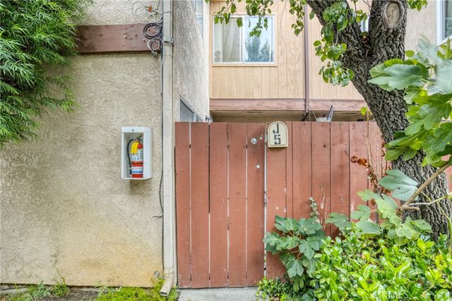 7300 Lennox J5, Van Nuys, CA 91405