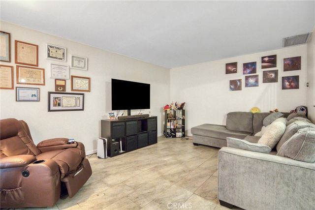 7300 Lennox J5, Van Nuys, CA 91405